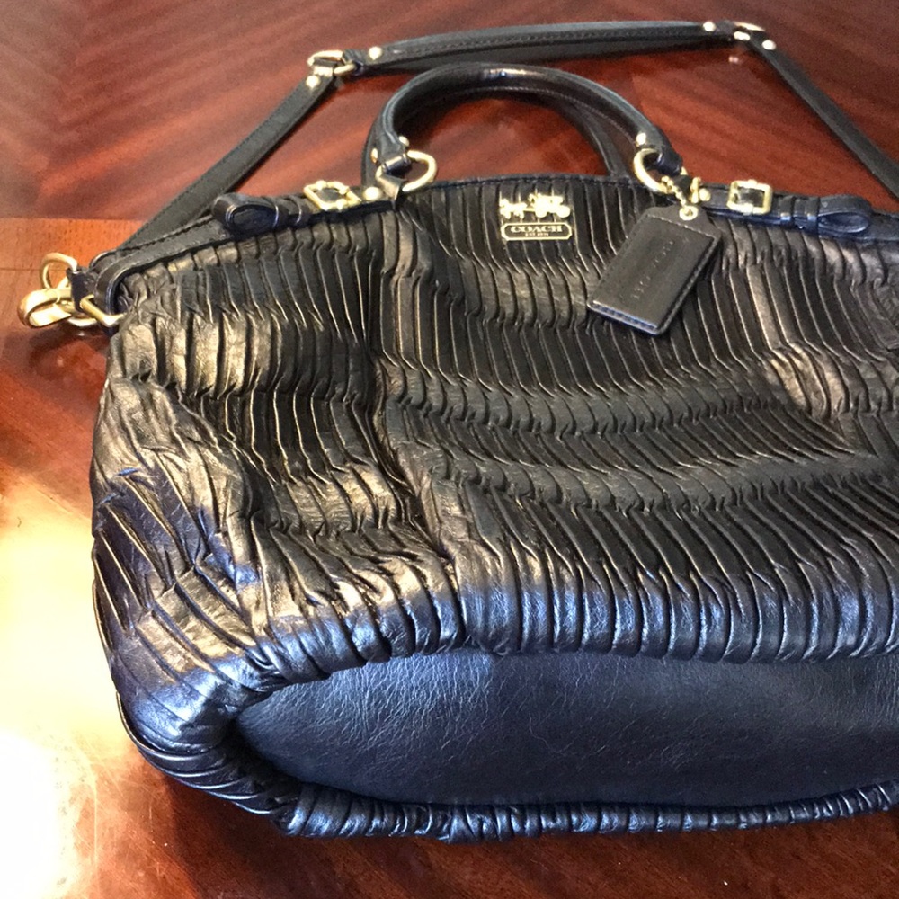 Coach Lindsey black gathered leather purse - Picture 2 of 8